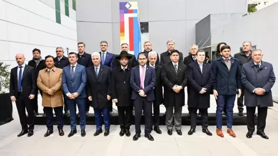 Gustavo Sáenz junto a otros gobernadores participaron del Encuentro Federal por la Memoria en la AMIA