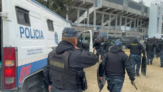 Demoraron a once hinchas de Central Norte en el estadio Martearena