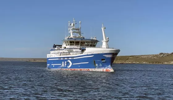 Se hundió un barco pesquero cerca de las Islas Malvinas: al menos hubo seis muertos
