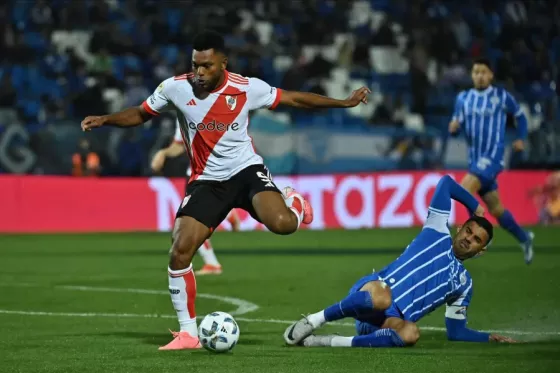 A qué hora juega River