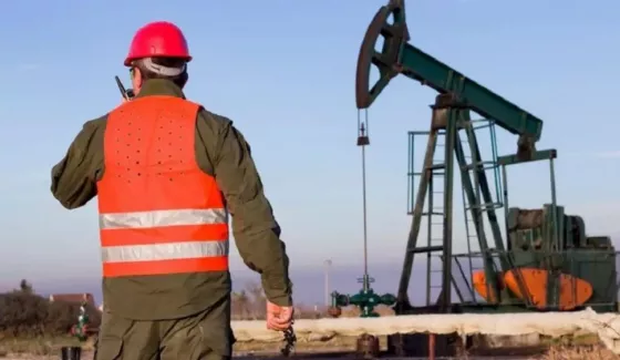 Petroleros lanzan un paro nacional por tiempo indeterminado y podría afectar algunos vuelos