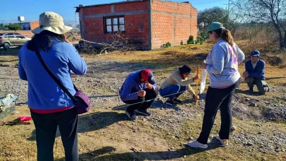 En Cerrillos, realizan el rescate de urnas que tendrían alrededor de mil años