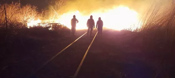 Reconocieron a los bomberos que asistieron a los vecinos y sofocaron los incendios de los últimos días