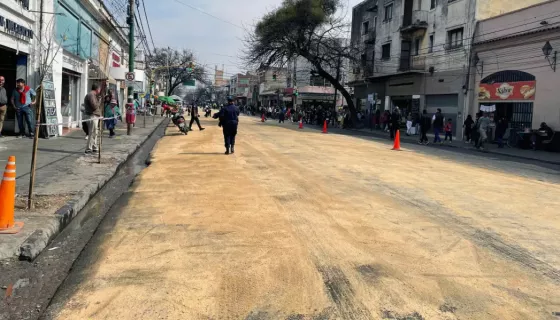 Multaron a la empresa transportadora que derramó aceite vegetal en plena avenida San Martin