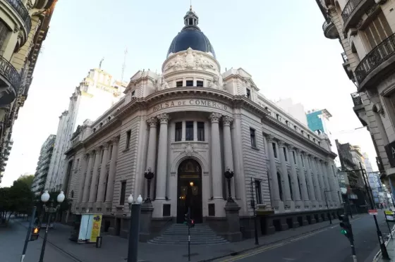 Amenaza de bomba en la Bolsa de Comercio de Rosario antes de la visita del presidente Milei