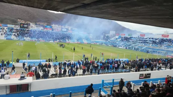 ¿El ábaco de la policía no funciona? dicen que a la cancha de Gimnasia solo fueron seis mil personas, pero...