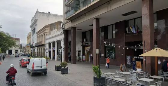 Una pareja roba junto a su hijo en comercios del centro