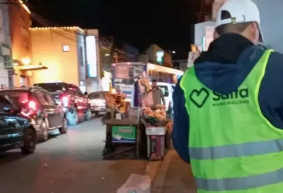 Volvieron a despejar a los vendedores ambulantes del centro