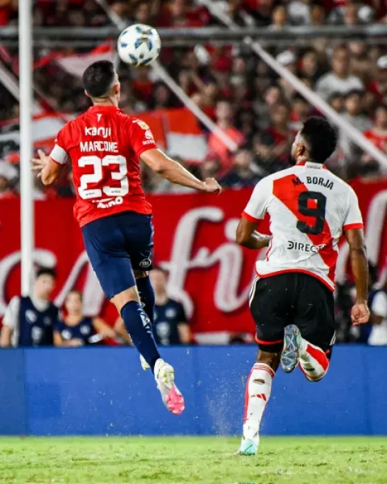 A qué hora juega River con Independiente