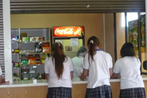 Tras el susto en la escuela Sarmiento, recién ahora quieren establecer controles bromatológicos obligatorios en los kioscos de escuelas