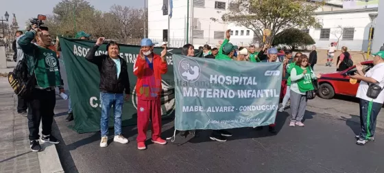 Trabajadores del Materno Infantil realizan medidas de fuerza