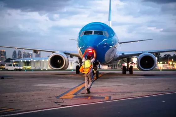 Aeronáuticos convocaron a un paro de 24 horas en Aerolíneas Argentinas