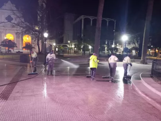 Se realizó un amplio operativo de limpieza tras la procesión del Milagro