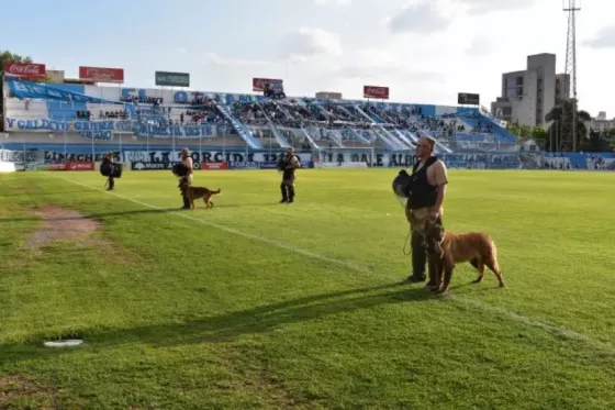 Según la Policía, solo tres mil personas asistieron al partido de Gimnasia y Tiro