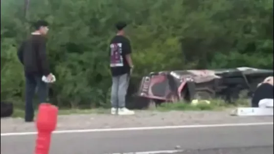 Volcó la trafic de dos reconocidos grupos de cumbia en Cabeza de Buey