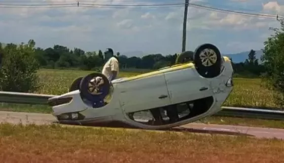 Volcó un auto en Circunvalación Sudeste