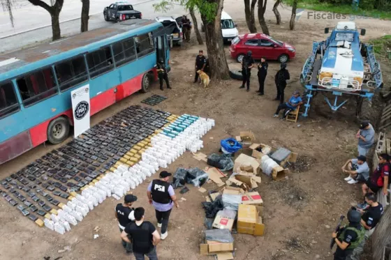 Un hombre y su hija fueron imputados por transportar más de 360 kilos de drogas en un colectivo