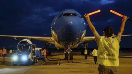 Dura advertencia a aeronáuticos: si no dejan las medidas de fuerza, Aerolíneas cierra