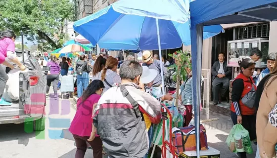 Puestera del Mercado San Miguel: “Muchos salieron a vender sus mercaderías a la calle, porque ya no hay plata”